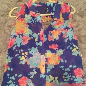Jessica Simpson sleeveless button up
